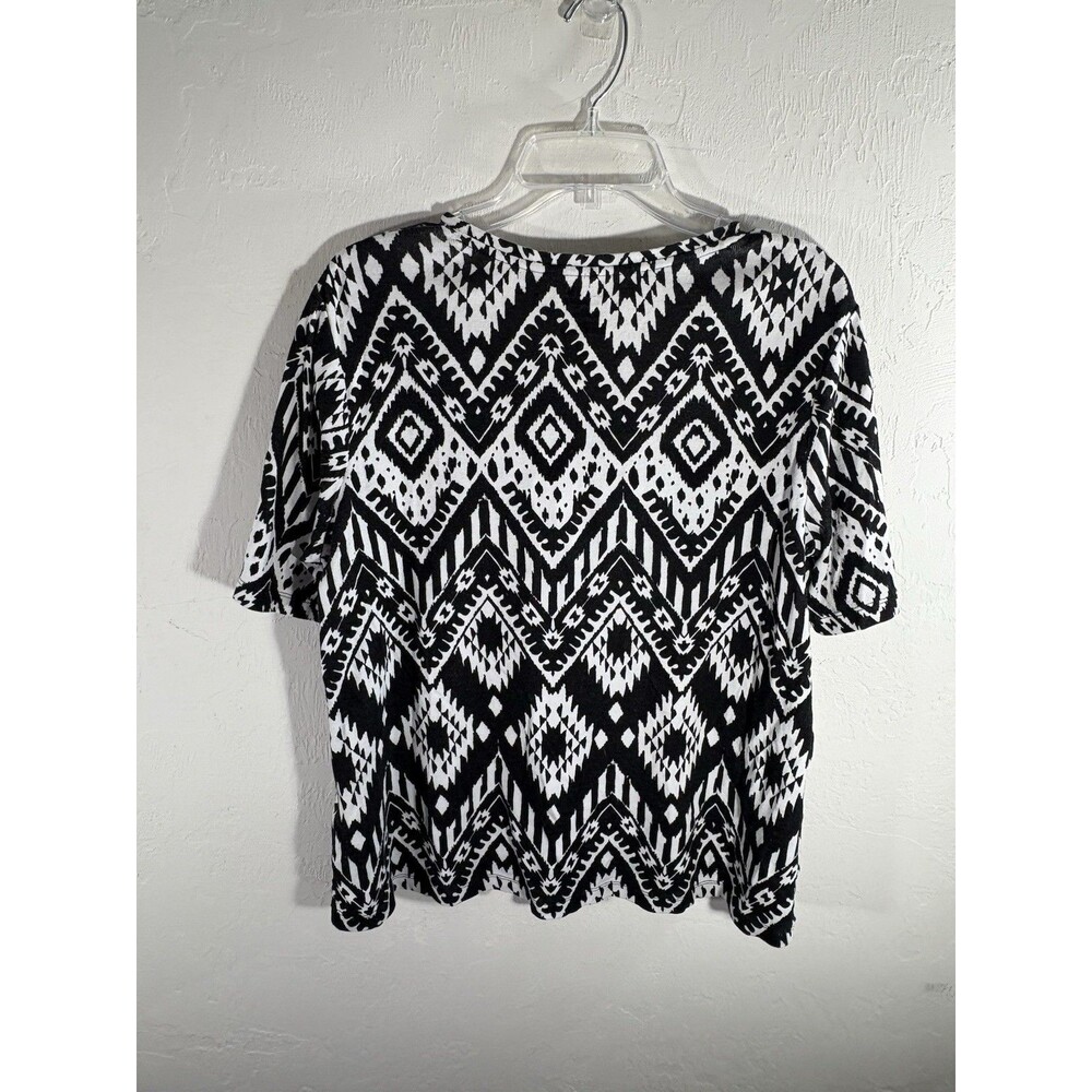 Chicos Black & White Tribal Print Sz 2 Large Woman’s Cotton Blouse V-neck Aztec - Picture 7 of 8